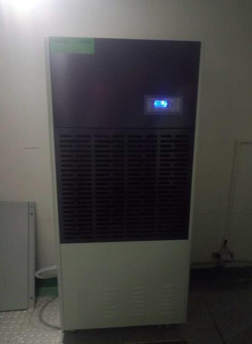 濕氣太重,導(dǎo)致開(kāi)關(guān)柜爆裂!