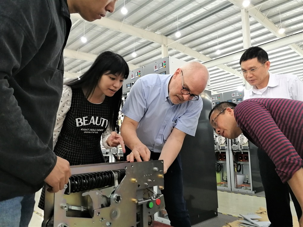 如何從根本上提高開關柜操作機構的耐腐蝕性,請參見......