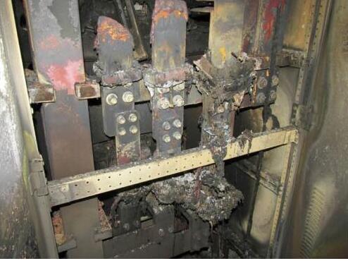 高壓開關(guān)柜當(dāng)你長時間處于潮濕環(huán)境中會發(fā)生什么?