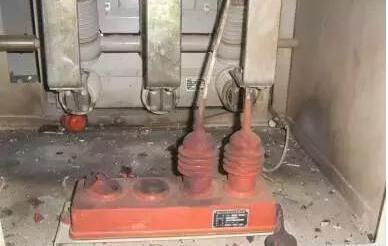 高壓開關(guān)柜當(dāng)你長時間處于潮濕環(huán)境中會發(fā)生什么?