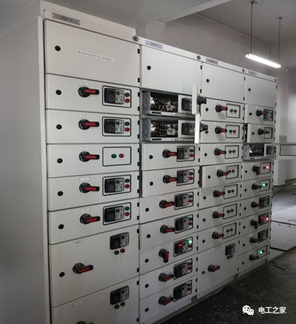 一條完成開關柜安裝,電纜橋架施工,電纜敷設及布線施工,照明配電箱施工