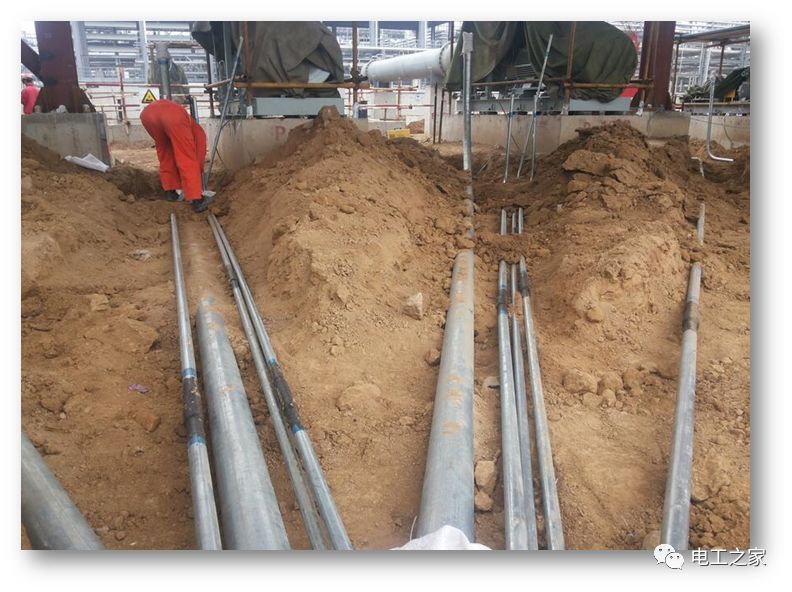 一條完成開關柜安裝,電纜橋架施工,電纜敷設及布線施工,照明配電箱施工