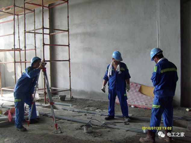 一條完成開關柜安裝,電纜橋架施工,電纜敷設及布線施工,照明配電箱施工