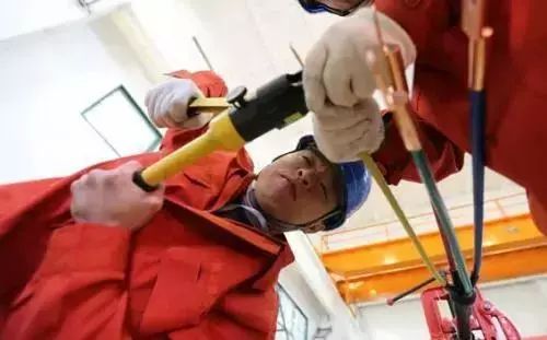 你認(rèn)為配電箱系統(tǒng)圖怎么樣?圖片中的符號是什么意思?