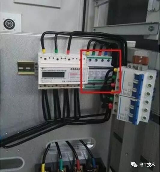 分析了配電箱的內(nèi)部結(jié)構(gòu),誰能理解它?