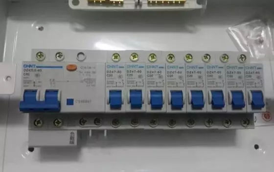 家庭配電箱分配如何合理?這種裝置確保你的家在50年內(nèi)不會(huì)被絆倒。