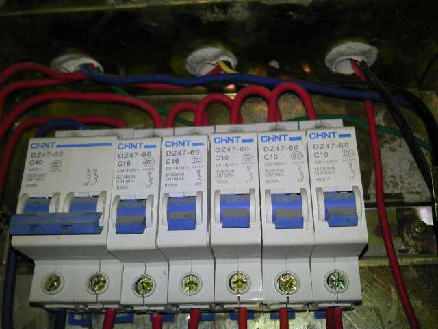 家居裝飾配電箱如何分配丟失的保險(xiǎn)更合適?難怪人們總是回家旅游。原來這里有一個(gè)錯(cuò)誤的裝置。