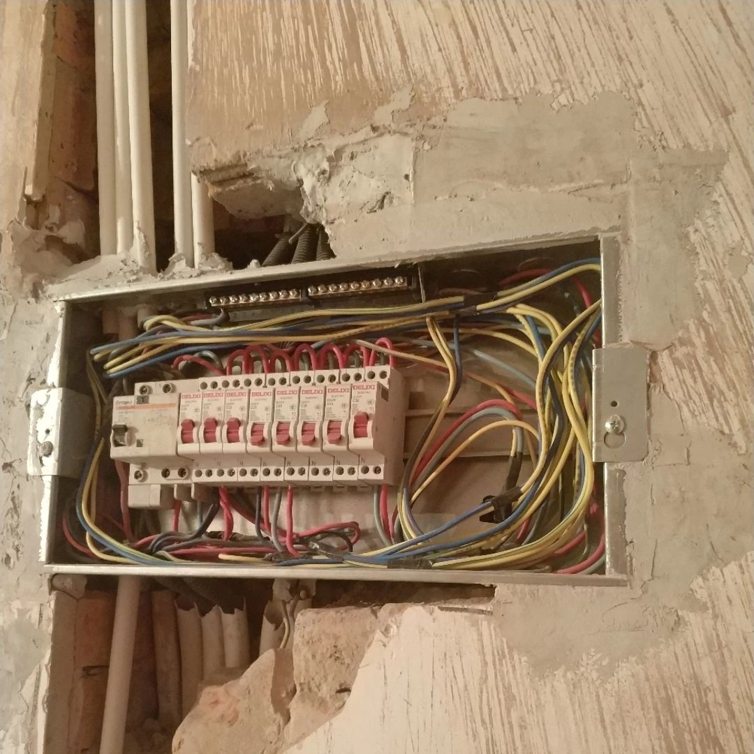 在安裝配電箱之前,這個(gè)細(xì)節(jié)不能馬虎。